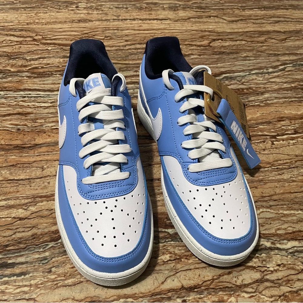 Nike - Picture 10 of 17